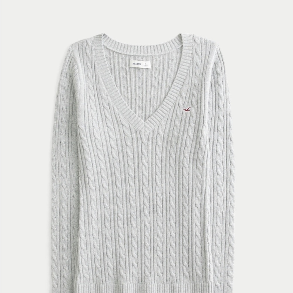 Hollister Women's Light Gray V-Neck Sweater